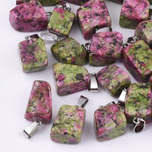 Privezak Ruby in Zoisite