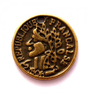 Bronzani metalni privezak 15x15 mm