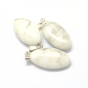 Privezak Beli Howlite